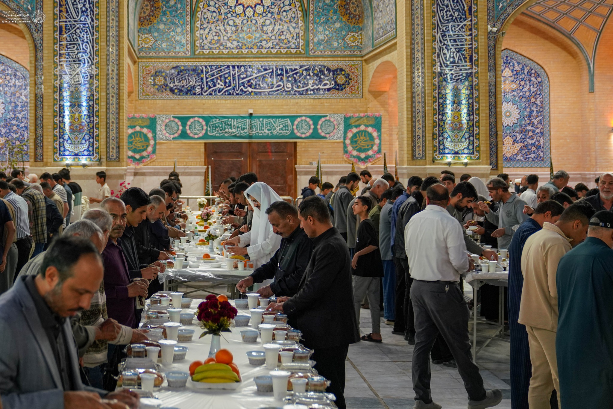 İmam Əli (ə) Ziyarətgahında iftar