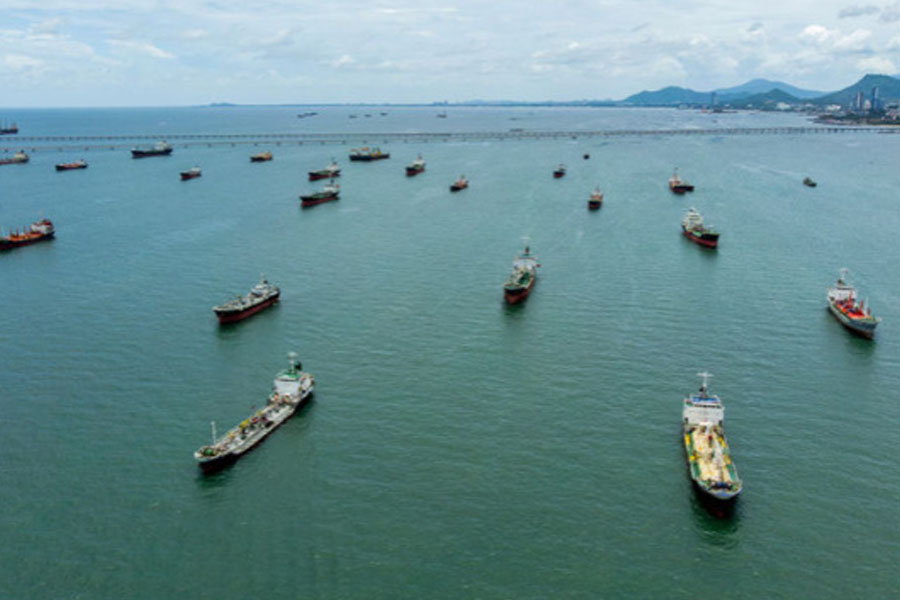 İran mediası: 72 saat ərzində 52 İran gəmisi ABŞ blokadasını keçib