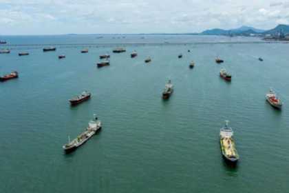 İran mediası: 72 saat ərzində 52 İran gəmisi ABŞ blokadasını keçib