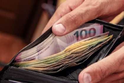 Azərbaycanda orta aylıq əmək haqqı artıb