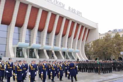 Bakıda hərbi orkestrlərin müşayiəti ilə yürüşlər keçirilib