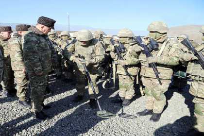 Baş Qərargah rəisi Ermənistanla sərhədə gedib