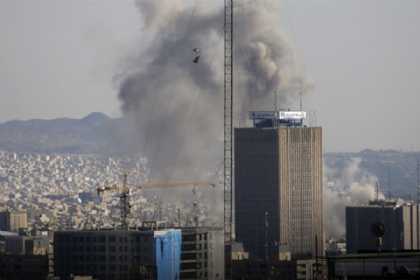 İran raketi Təl-Əvivin mərkəzini vurdu