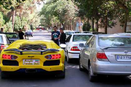 İran xaricdəki vətəndaşlarına avtomobil gətirmək icazəsi verdi