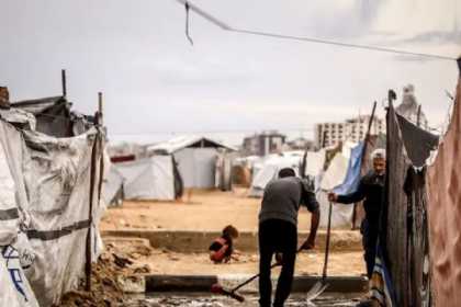 İsrail fələstinlilərin çadırlarına hücum edib