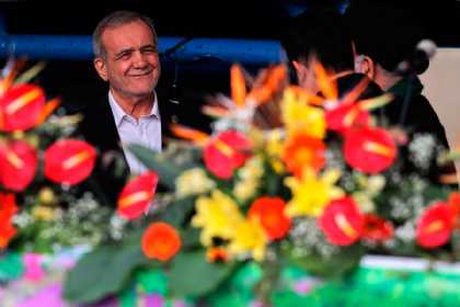 Pezeşkian mitinqdə Türkiyə, Azərbaycan və bir sıra ölkələrə təşəkkür etdi