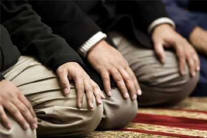 Yüz il oruca bərabər olan namaz