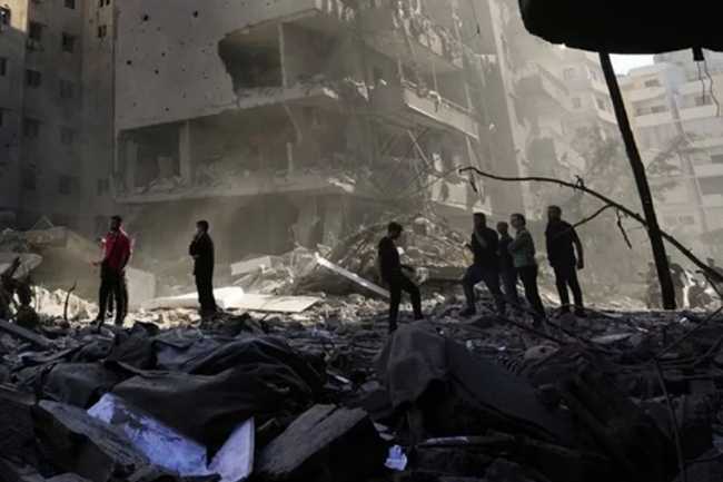 İranda dağıntılar altından 900-dən çox insan xilas edilib