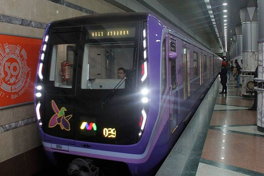 Bakı metrosunda sərnişin ölüb