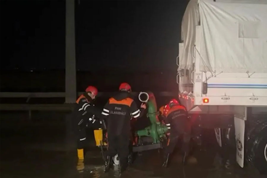 Bakı, Sumqayıt və Abşeronda su basmış ərazilərdən onlarla insan təxliyə edilib