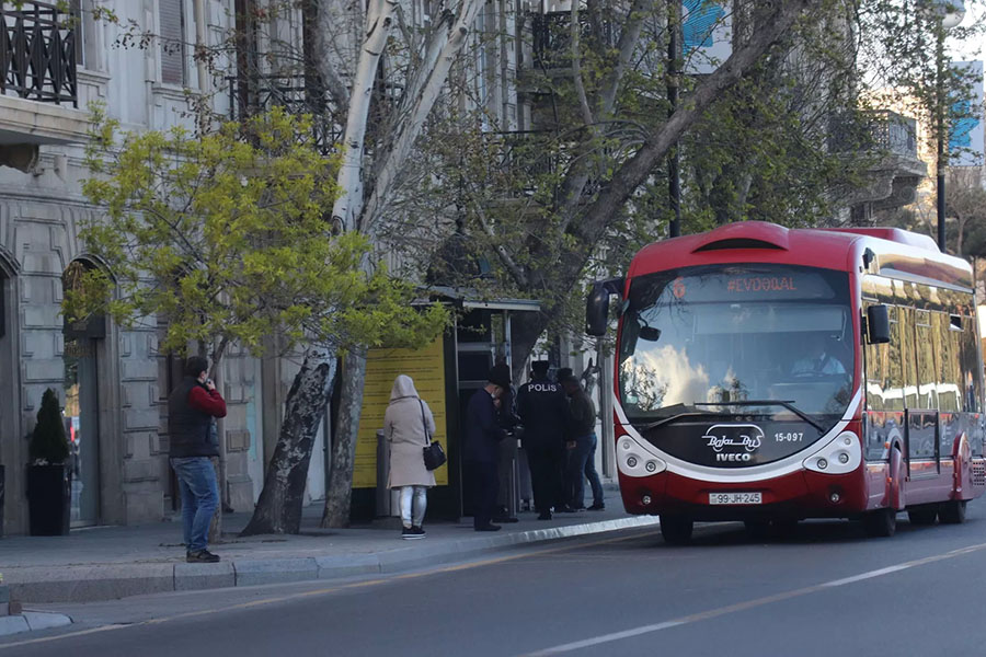 Bakıda bağlanan yollar açılıb