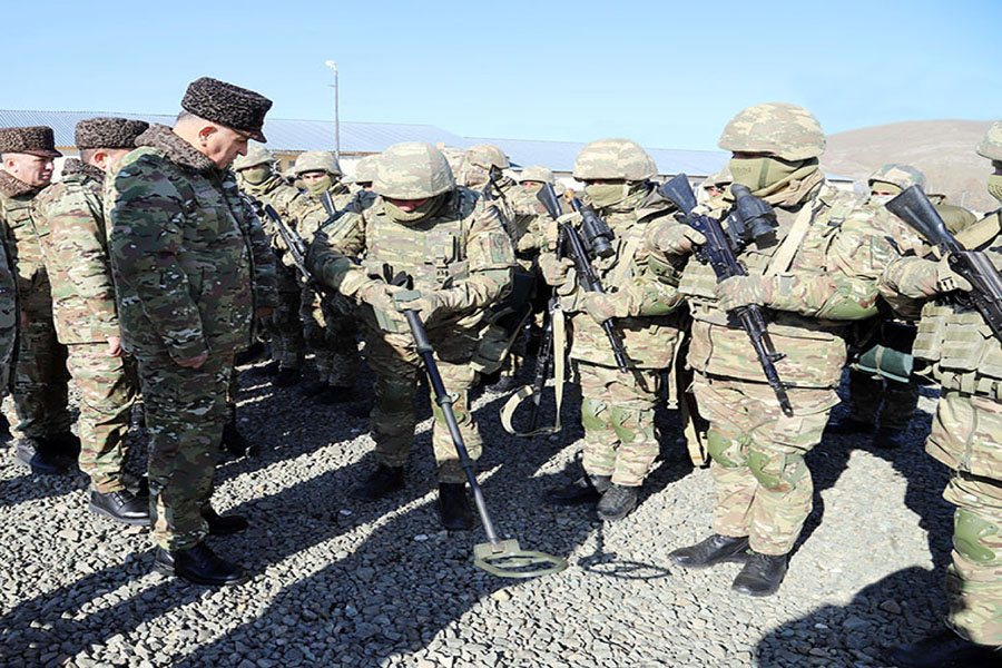 Baş Qərargah rəisi Ermənistanla sərhədə gedib