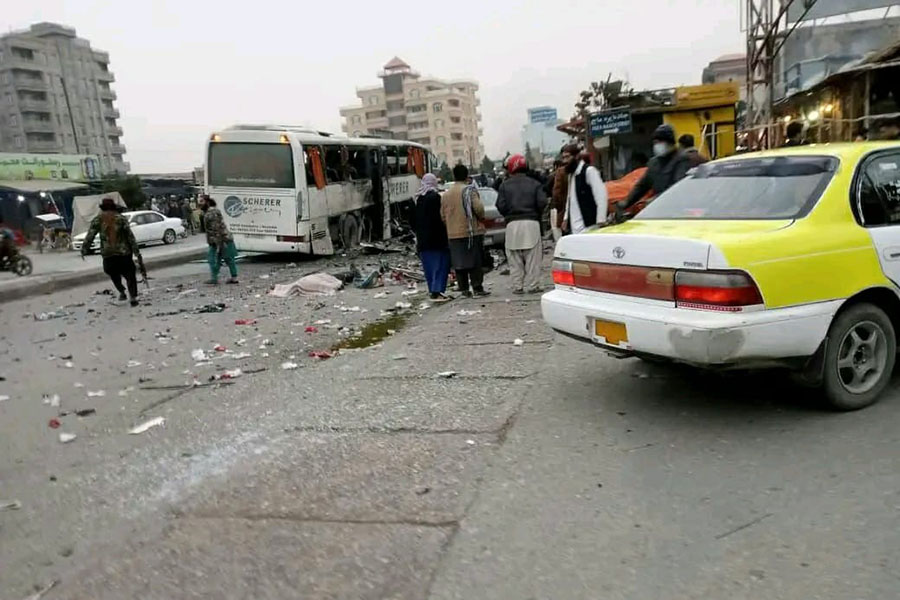 Əfqanıstanda sərnişin avtobusu partladılıb, ölənlər var