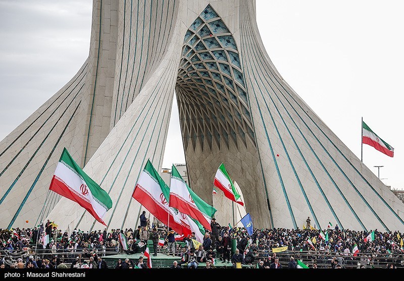 İran xalqı inqilabın qələbəsinin ildönümünü qeyd edir - FOTOLAR
