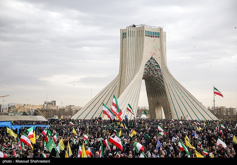 İran xalqı inqilabın qələbəsinin ildönümünü qeyd edir - FOTOLAR