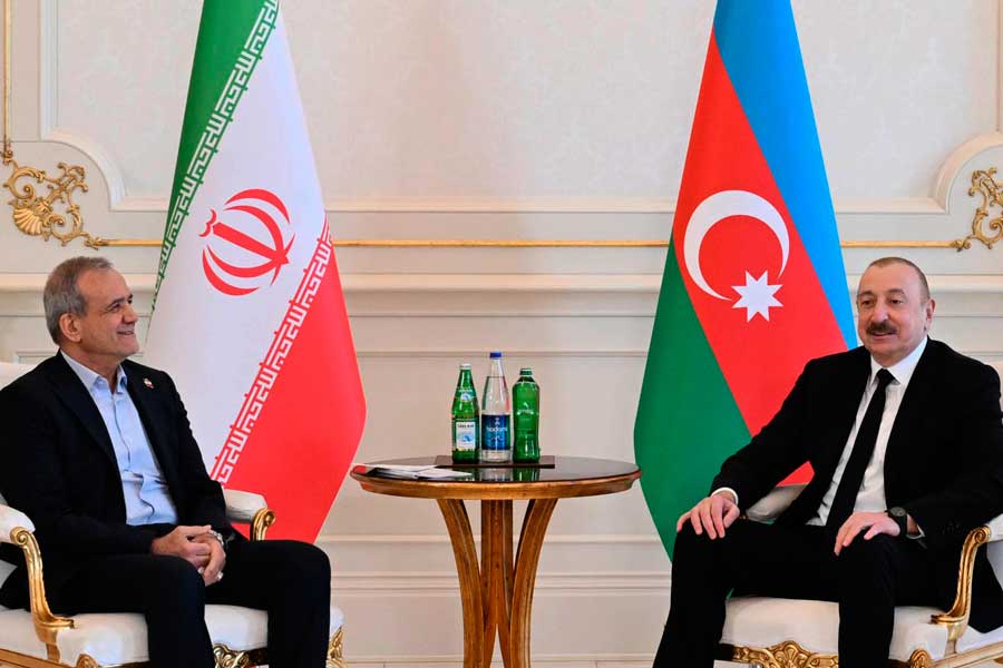 İlham Əliyev Məsud Pezeşkiana zəng edib