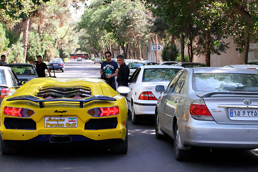 İran xaricdəki vətəndaşlarına avtomobil gətirmək icazəsi verdi