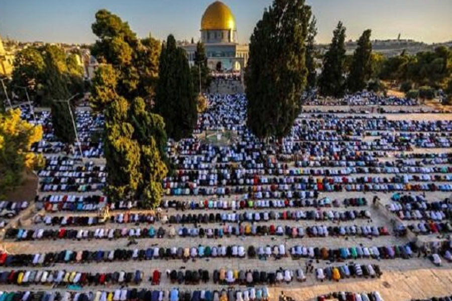 Minlərlə fələstinli Məscidül-Əqsaya toplaşdı